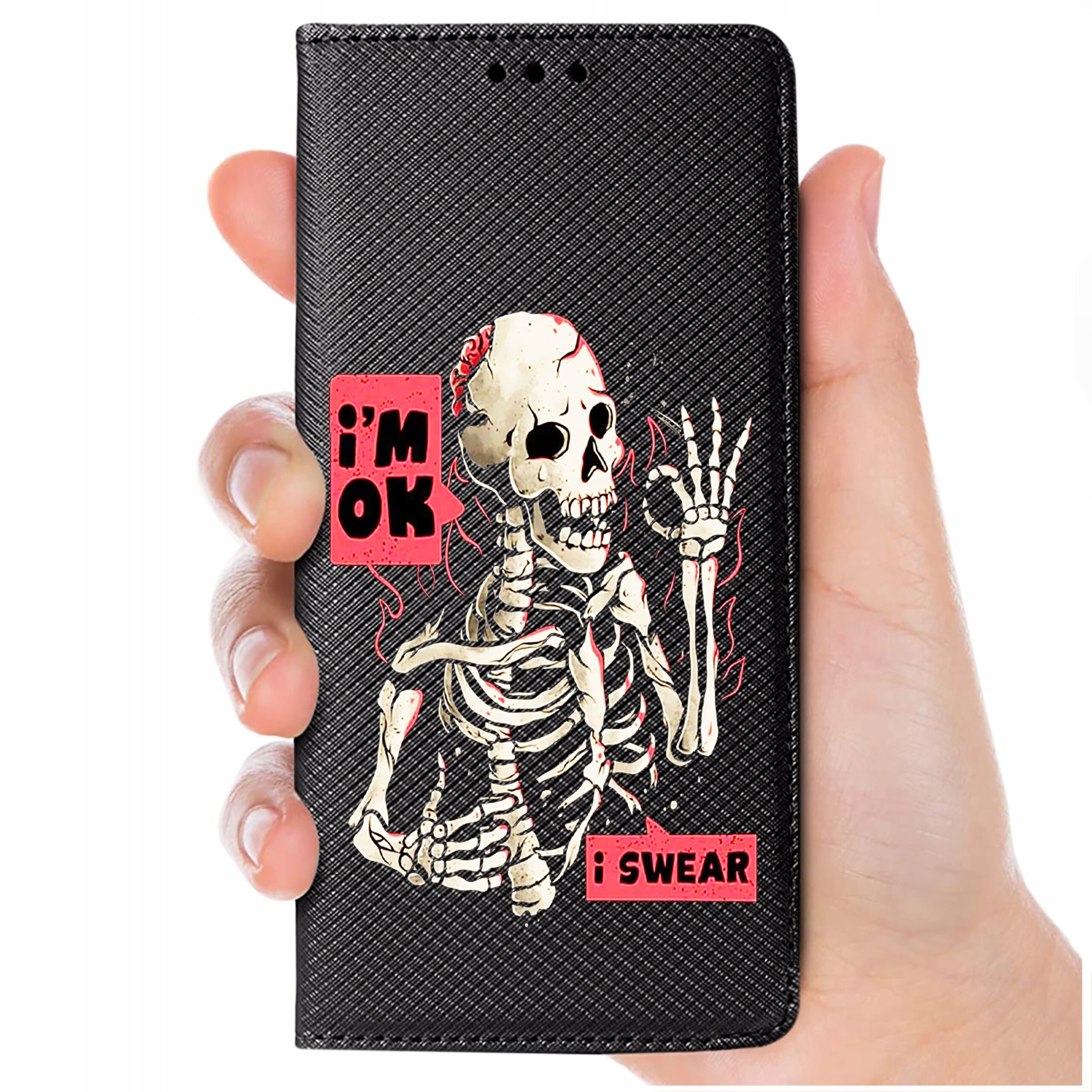 Etui na telefon z czarnym tłem, przedstawiające szkielet z uniesioną ręką oraz napisy \'i\'m OK\' i \'I SWEAR\'.