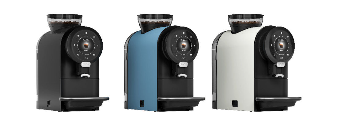 Ekspres BRAVILOR Sprso Niebiesko-czarny zdjęcie lifestyle Trzy wersje kolorystyczne Ekspres Bravilor Bonamat SPRSO dostępny w trzech atrakcyjnych wersjach kolorystycznych: Barista Black, Pastel Bloom i White Latte  w trzech starannie dobranych wersjach kolorystycznych Barista Black, Pastel Bloom oraz White Latte