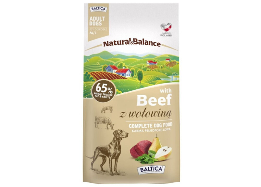 Opakowanie karmy dla psów BALTICA Natural & Balance z wołowiną, z grafiką przedstawiającą krajobraz wiejski i wizerunki psów oraz składników. Widoczny tekst: \'65% animal protein, veg & fruits\', \'with Beef z wołowiną\', \'Complete Dog Food karma pełnoporcjowa\'.