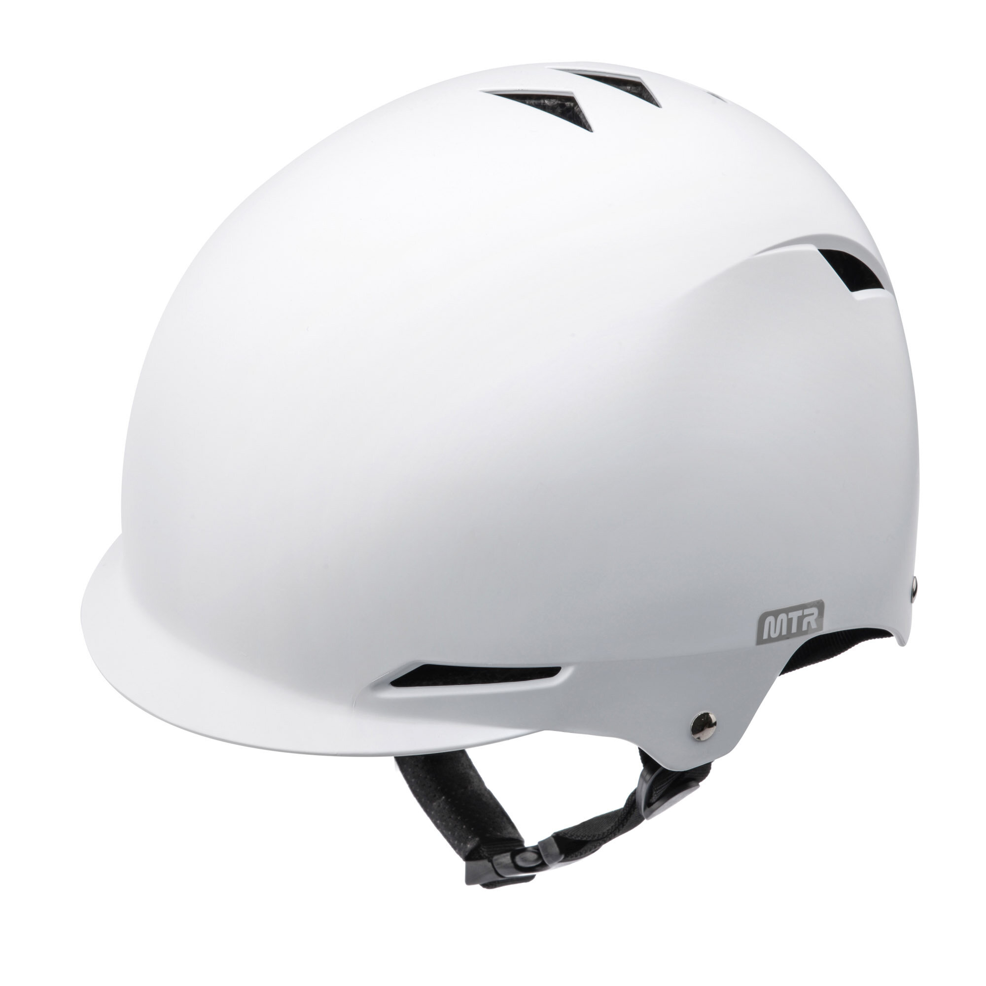 Biały kask rowerowy z kilkoma otworami wentylacyjnymi i logo \'MTR\' na boku. Posiada regulowany pasek pod brodą.