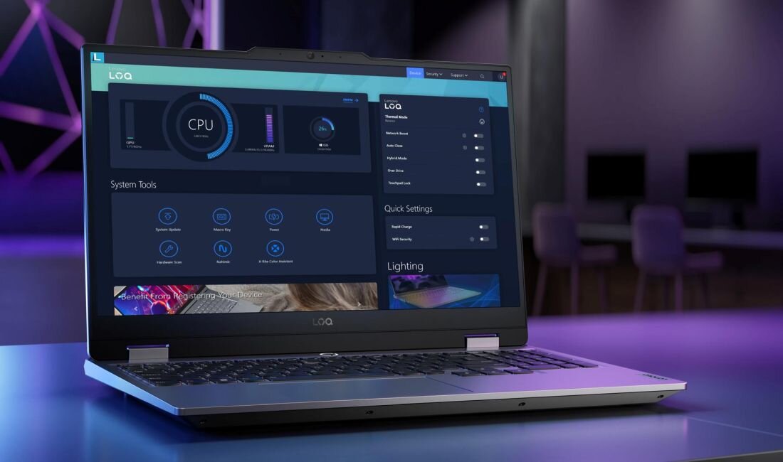 Laptop z otwartym ekranem wyświetlającym interfejs użytkownika z informacjami o CPU i narzędziach systemowych. Na obudowie widoczne jest logo \'LOQ\'.