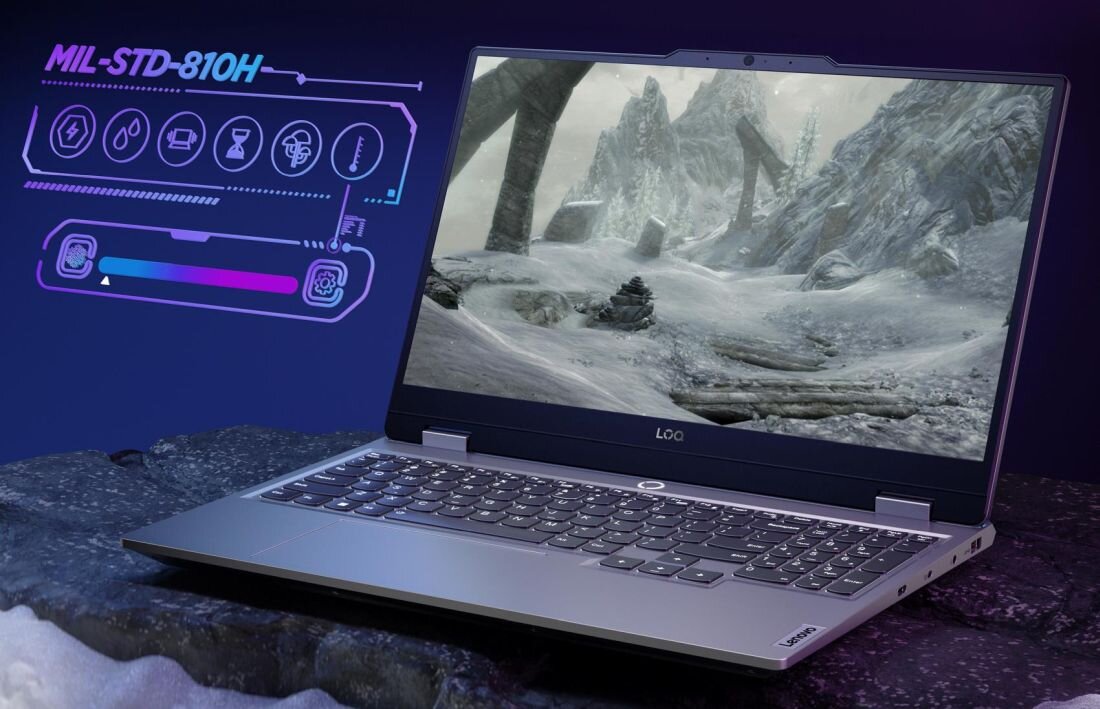 Laptop z ekranem wyświetlającym zimowy krajobraz, obok widoczny jest napis \'MIL-STD-810H\' oraz ikony symbolizujące różne funkcje. Na obudowie laptopa znajduje się logo \'LOQ\'.