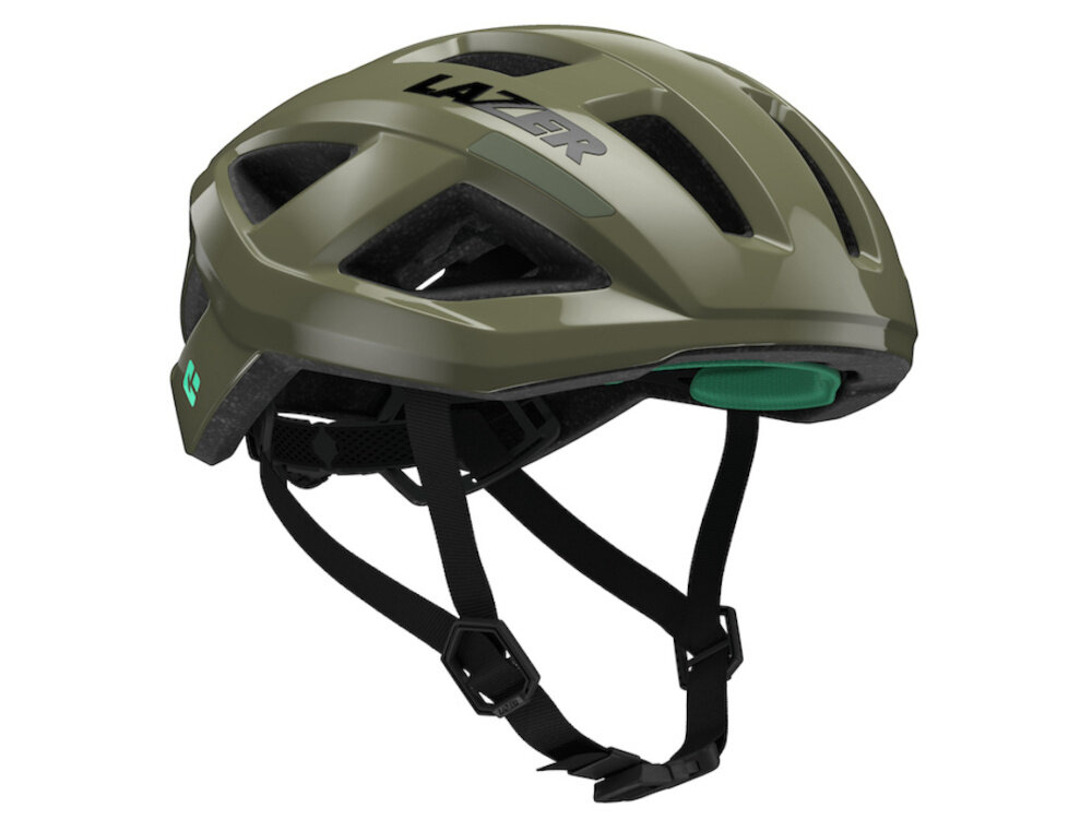 Zielony kask rowerowy z czarnymi paskami i otworami wentylacyjnymi, z widocznym logo \'LAZER\'.