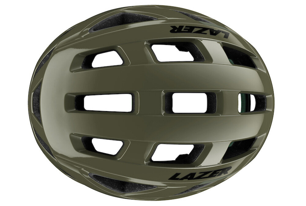 Zielony kask rowerowy z otworami wentylacyjnymi, na którym widoczne jest logo \'LAZER\'.