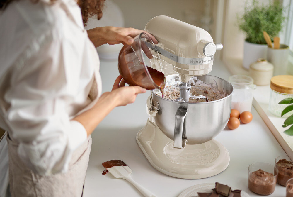 Robot kuchenny planetarny KITCHENAID Artisan  5KSM60SPX 375 W Kremowy zdjęcie lifestyle możliwości w kuchni