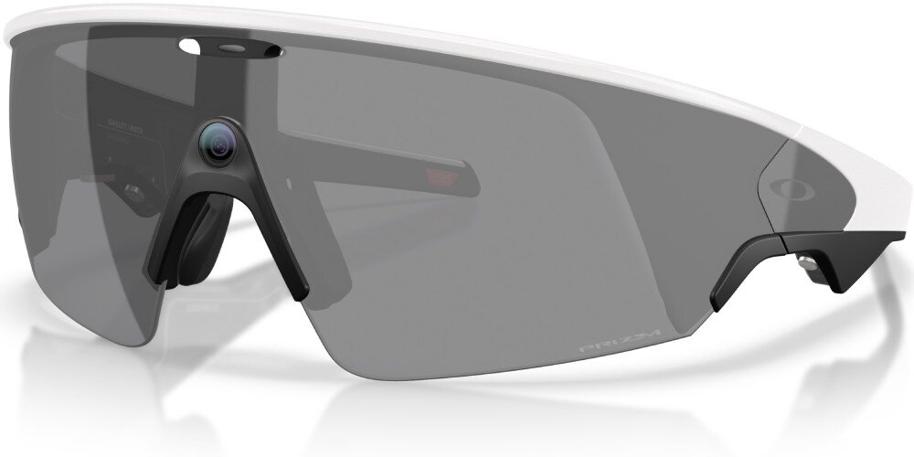 Okulary przeciwsłoneczne z białą oprawką i ciemnymi szkłami, z widocznym logo Oakley na zauszniku.