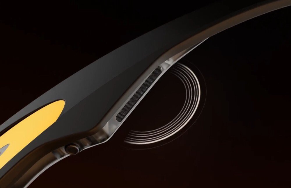 Okulary META Oakley Vanguad Zbliżenie na wewnętrzną stronę zausznika okularów z widoczną siateczką głośnika na ciemnym tle, głośniki, dźwięk, mikrofony