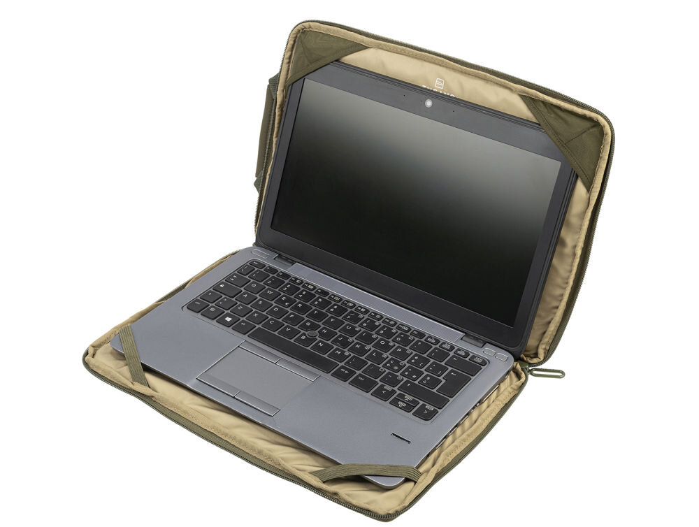 Otwarta torba na laptopa w kolorze oliwkowym, z widocznym laptopem w środku. Torba ma miękkie wnętrze i zamek błyskawiczny.
