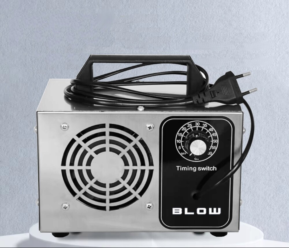 Metalowy ozonator z dużym wentylatorem i pokrętłem z napisem \'Timing switch\'. Na obudowie widoczne jest logo \'BLOW\'.
