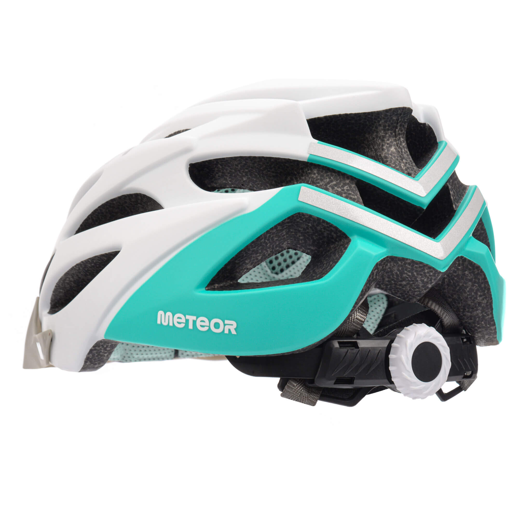 Kask rowerowy w kolorze białym i turkusowym z widocznymi otworami wentylacyjnymi oraz napisem \'METEOR\'.