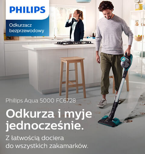 Mężczyzna używa odkurzacza bezprzewodowego w nowoczesnej kuchni. Tekst na obrazie: \'PHILIPS Odkurzacz bezprzewodowy Philips Aqua 5000 FC6728 Odkurza i myje jednocześnie. Z łatwością dociera do wszystkich zakamarków.\'