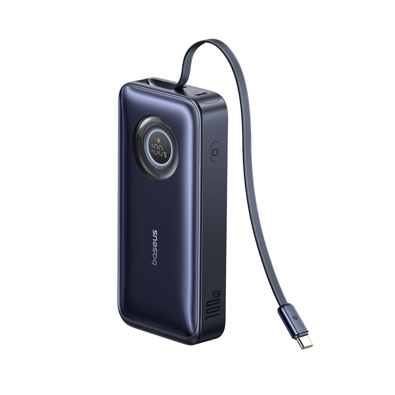 Na obrazie widoczny jest ciemny powerbank z wyświetlaczem pokazującym poziom naładowania oraz logo \'baseus\'. Z boku urządzenia znajduje się przycisk, a z góry wychodzi zwijany kabel USB-C.