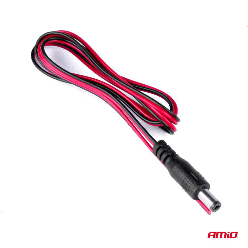 Na białym tle znajduje się czarno-czerwony kabel z wtyczką. W prawym dolnym rogu widoczne jest logo \'AMiO\'.