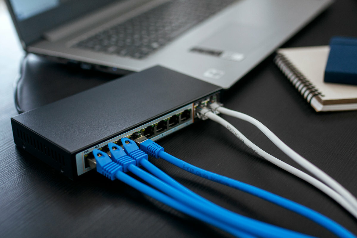 Switch EXTRALINK Ceres 8x Port PoE-PoE - Najlepszy wybór do małych sieci niewielki rozmiar