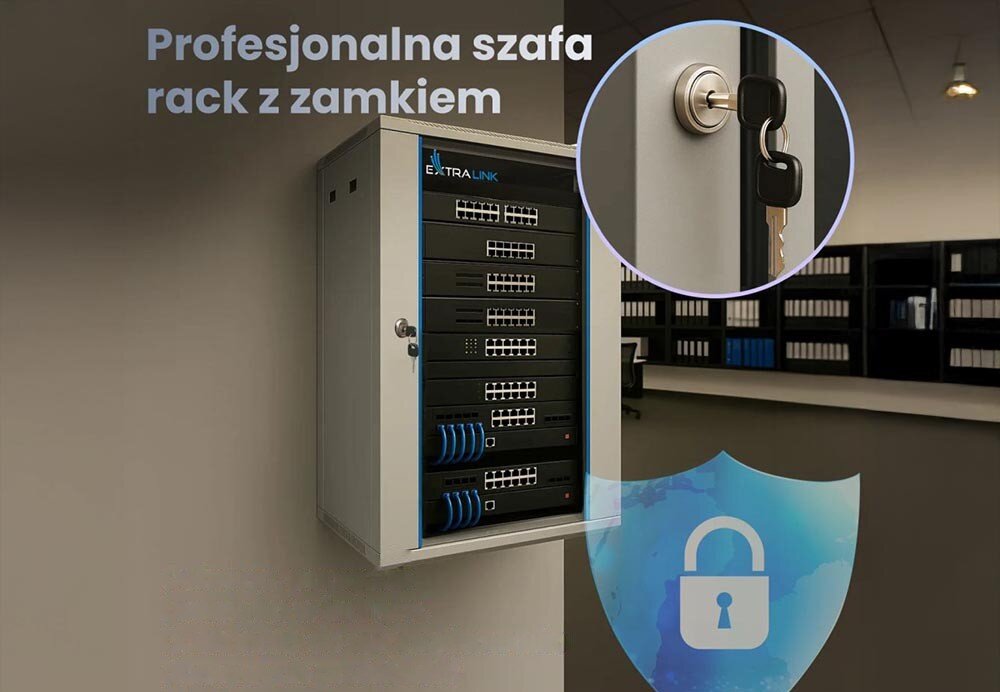 Szafa RACK EXTRALINK 19 12U EX.8598 600 x 450 mm Zdjęcie przedstawia szafę wiszącą z urządzeniami sieciowymi, stojącą przy ścianie w biurze, oraz powiększenie zamka z włożonym kluczem i graficzną ikonę niebieskiej tarczy z kłódką, szklane drzwi, zamek, panele boczne