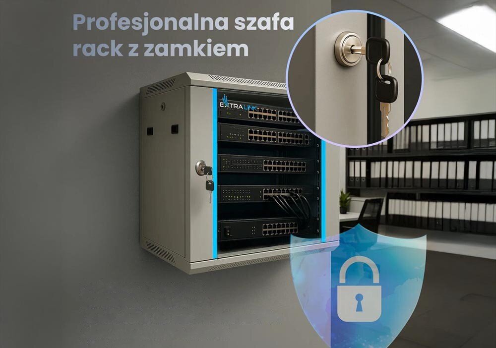 Szafa RACK EXTRALINK 19 6U EX.8550 600 x 450 mm Zbliżenie na zamek z kluczem w drzwiach czarnej szafki wiszącej, w tle widać półki z segregatorami