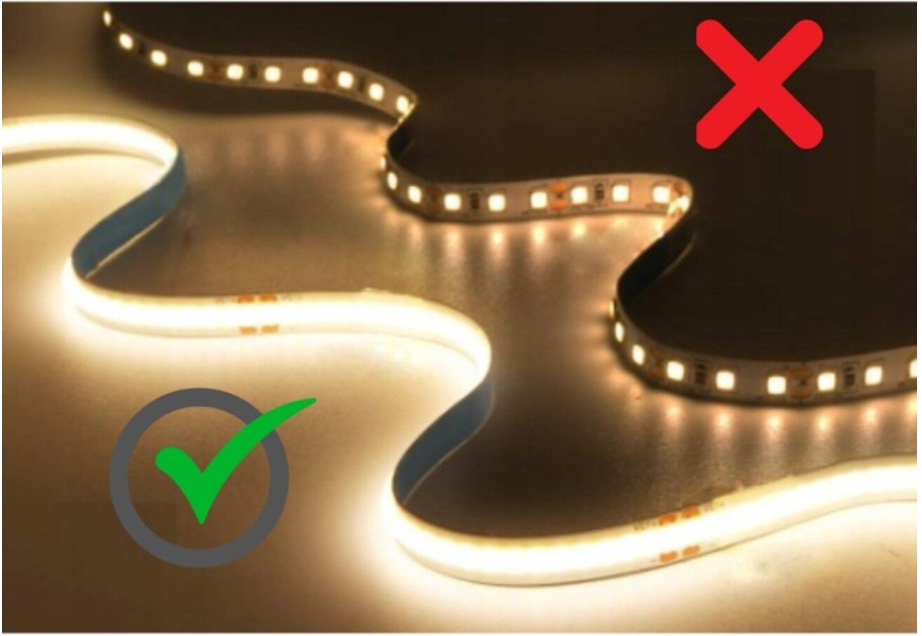 Obraz przedstawia dwie taśmy LED ułożone w falisty kształt. Jedna z nich jest oznaczona zielonym znakiem \'check\', a druga czerwonym znakiem \'X\'.