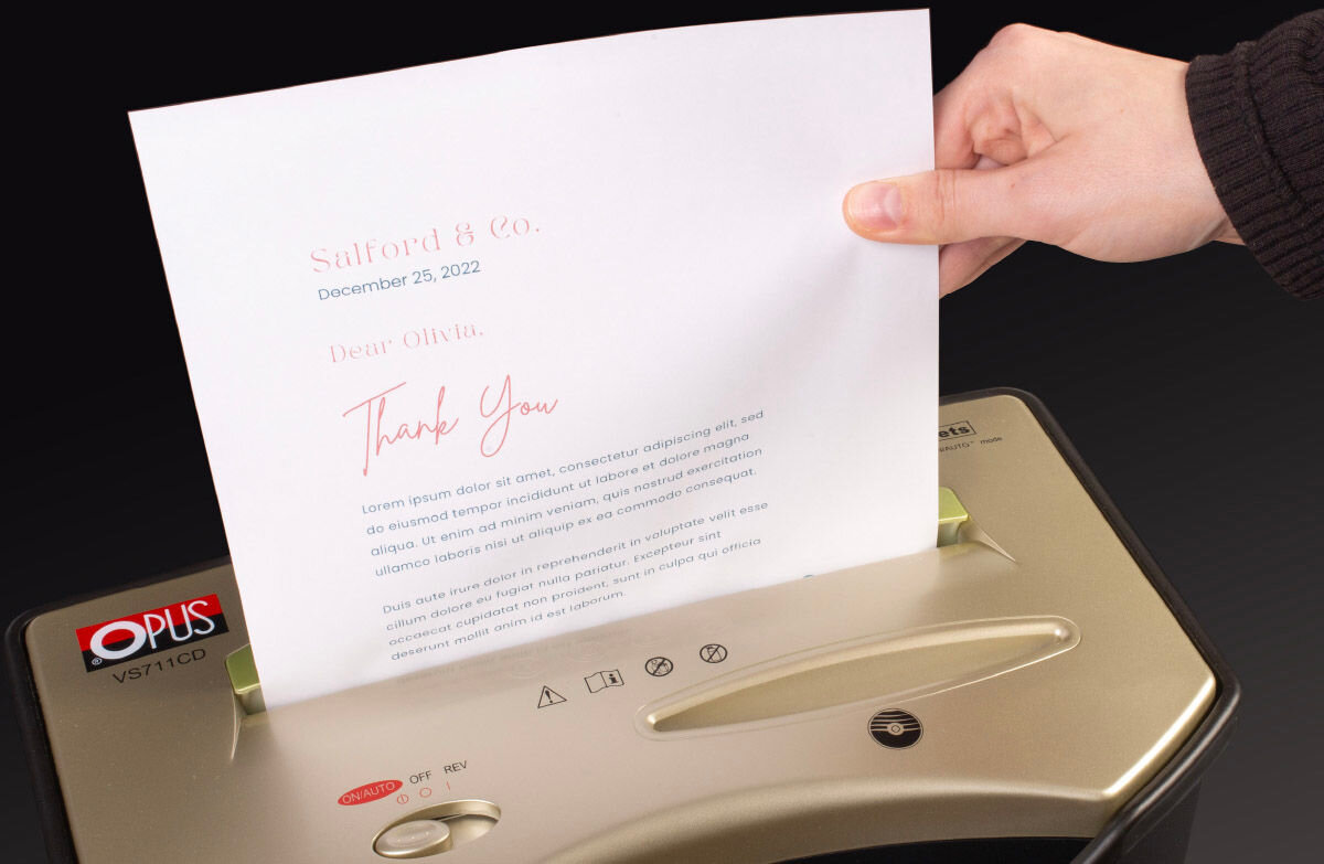 Niszczarka OPUS VS 711 CD 20 L, P-4, Ścinki, Automatyczny Start/Stop, Funkcja cofania kosz na ścinki o pojemności 20 litrów głowica łatwa do ściągnięcia odporność na zszywki biurowe