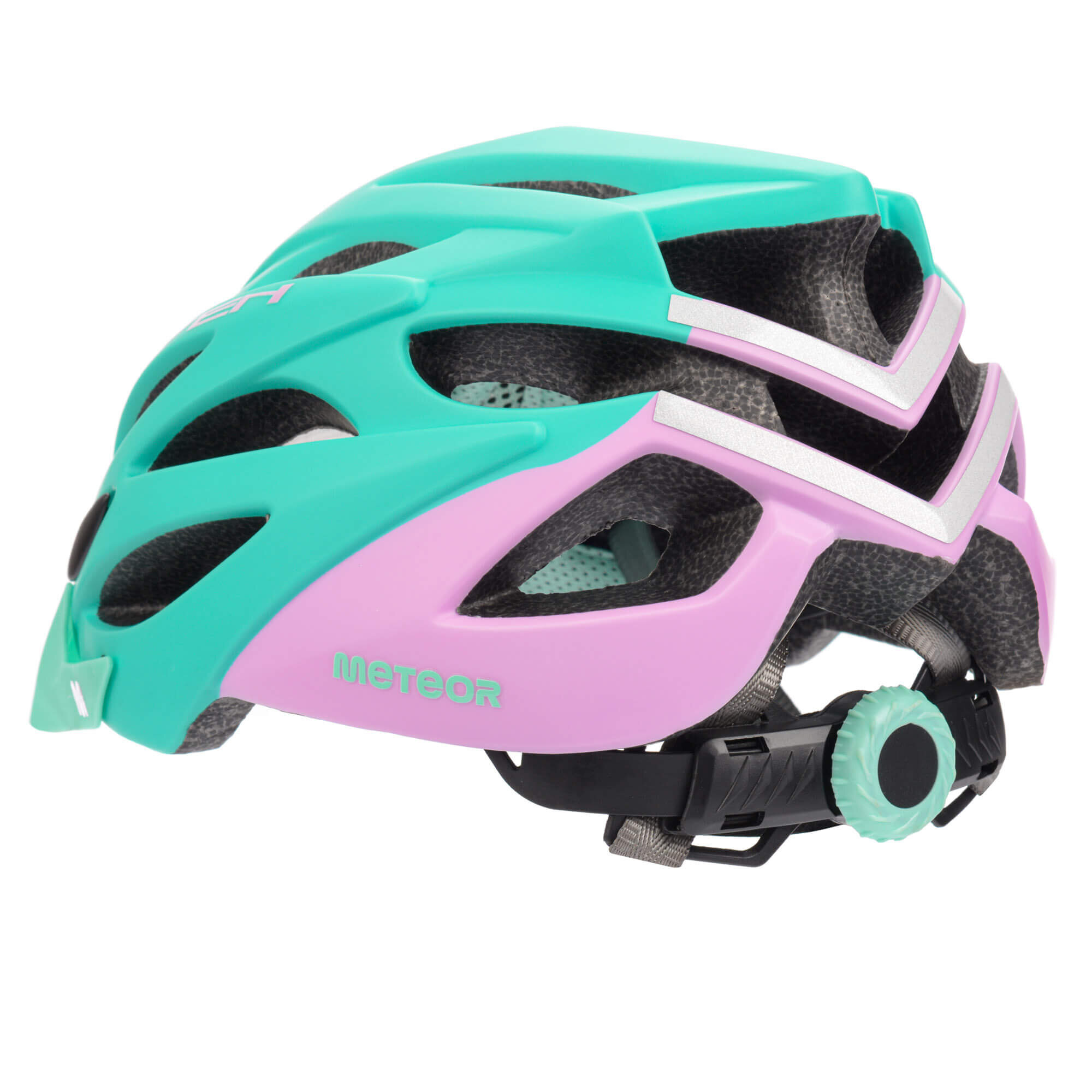 Kask rowerowy w kolorach turkusowym i różowym z otworami wentylacyjnymi oraz regulacją z tyłu. Na kasku widoczne jest logo \'METEOR\'.