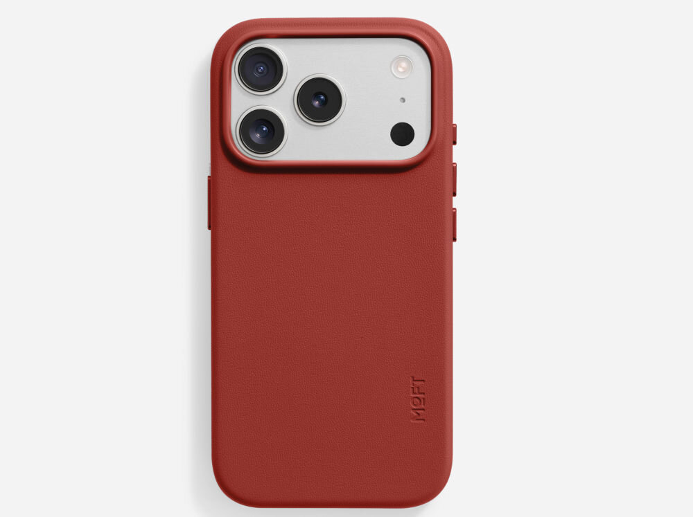 Brązowe etui na telefon z trzema widocznymi obiektywami aparatu i napisem \'MOFT\' na dole. Etui ma gładką powierzchnię i wycięcia na przyciski boczne.