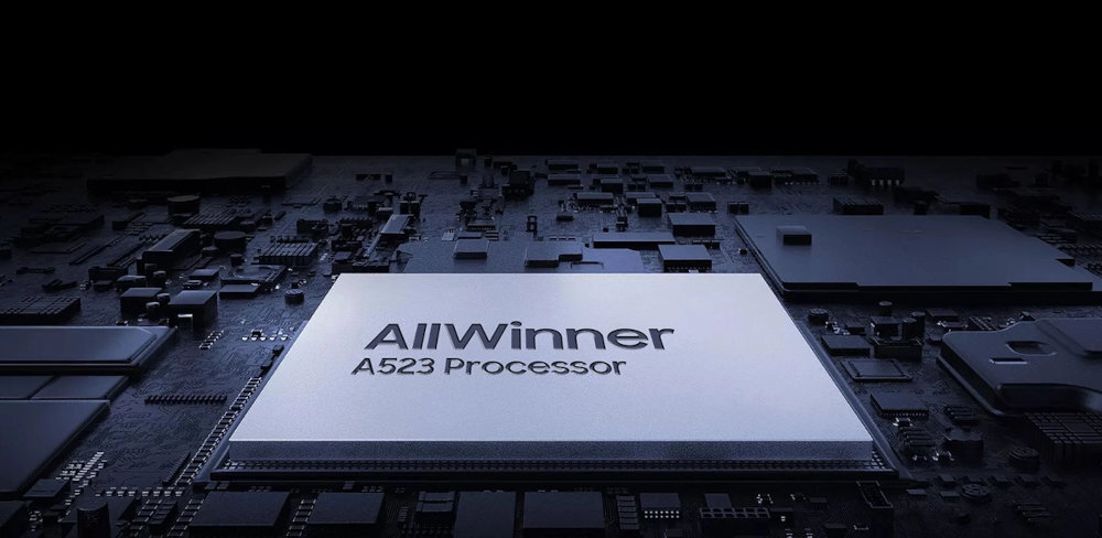 Obraz przedstawia procesor z napisem \'AllWinner A523 Processor\' na powierzchni płyty głównej. W tle widoczne są inne elementy elektroniczne.