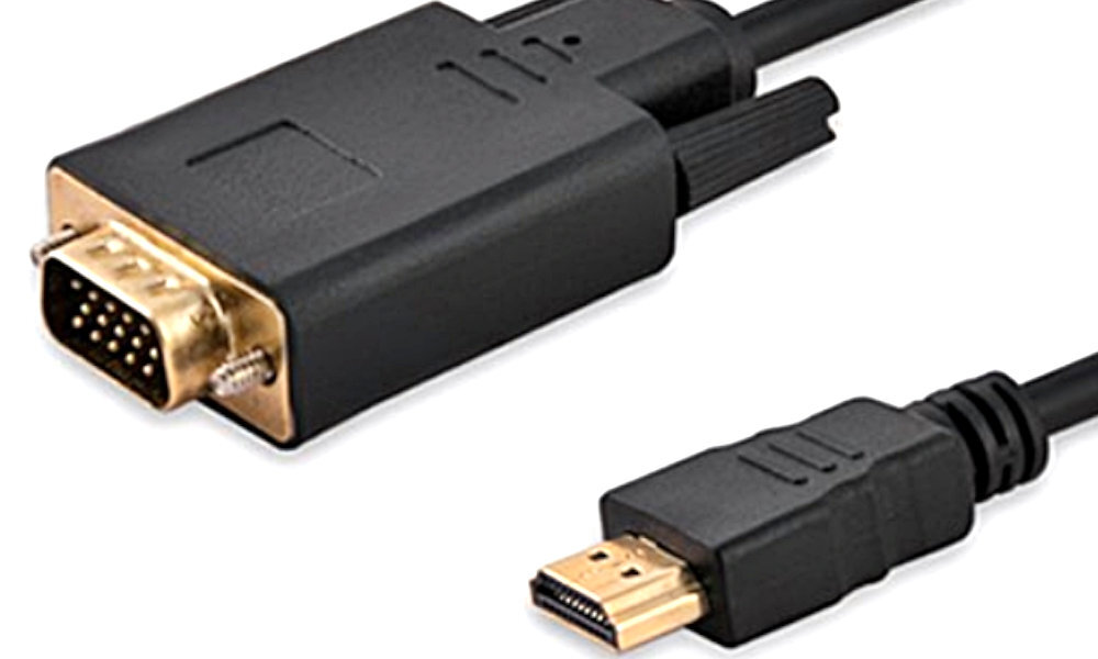 Na obrazie widoczny jest czarny kabel z końcówkami HDMI i VGA. Końcówki mają złote złącza.