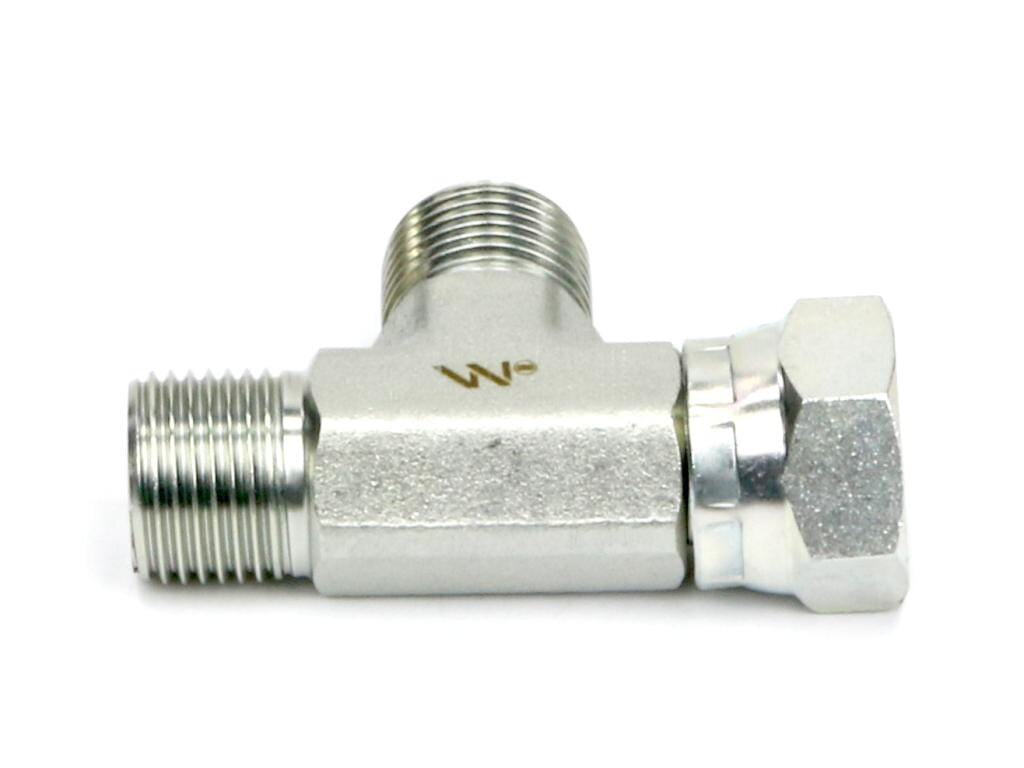 Metalowy trójnik hydrauliczny z trzema gwintowanymi końcówkami, na jednej z nich widoczne jest logo \'W\'.