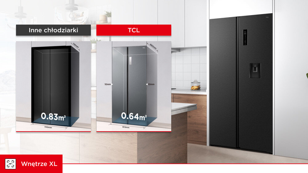 LODÓWKA TCL RC605SBD0 Grafika porównawcza dwóch lodówek z oznaczeniami powierzchni 0,83 m² i 0,64 m². Po prawej stronie widoczna jest czarna lodówka TCL ustawiona w kuchennej zabudowie 608 litrów wnętrze XL oszczędność miejsca duża pojemność