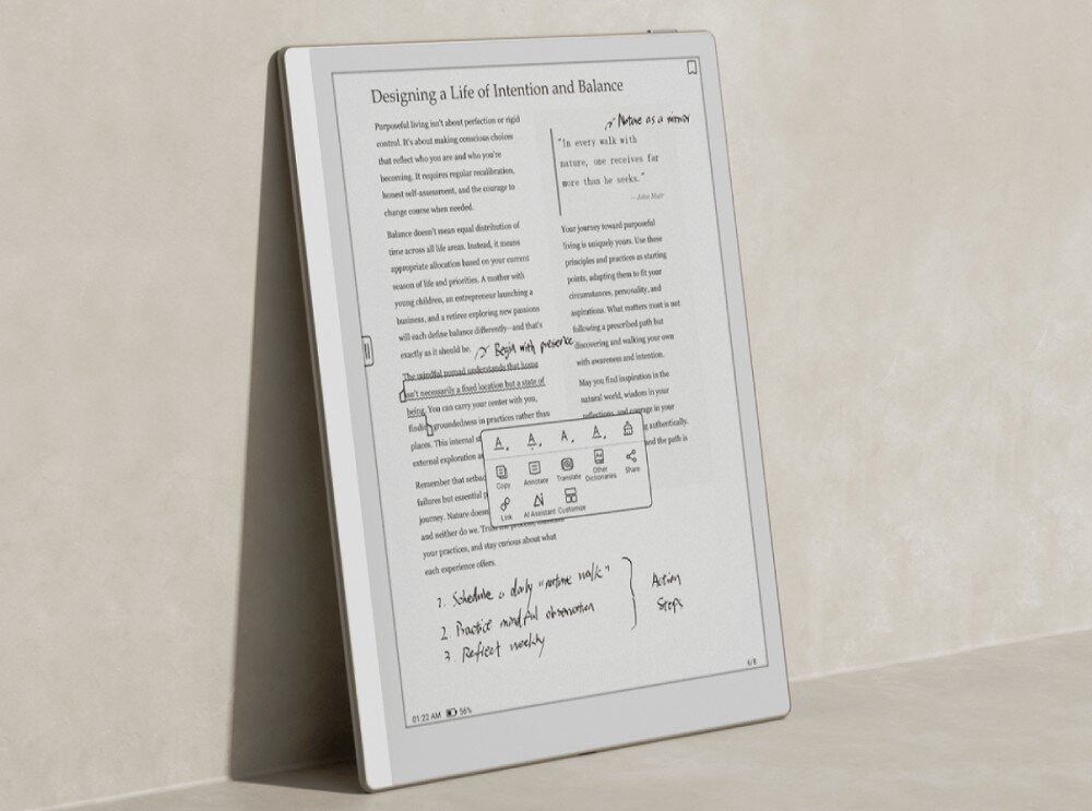 Czytnik e-booków ONYX Boox Go Urządzenie oparte o gładką ścianę, wyświetlające anglojęzyczny tekst z otwartym okienkiem menu podręcznego oraz odręcznymi zapiskami na dole ekranu, aplikacje, obsługa