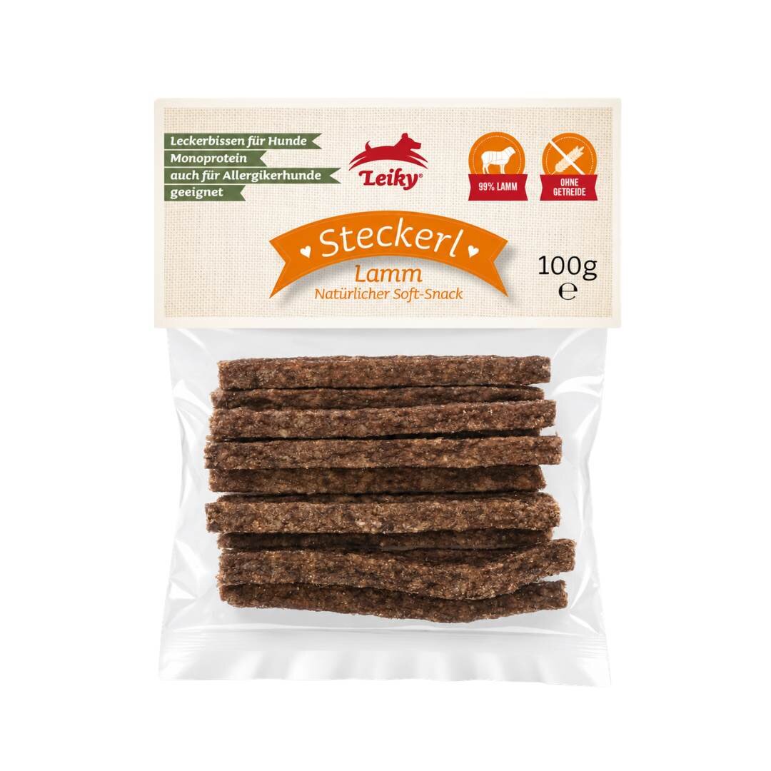 Opakowanie półmiękkich paluszków dla psa z 99% jagnięciny o wadze 100g, z logo Leiky. Na opakowaniu widnieją napisy: \'Leckerbissen für Hunde\', \'Monoprotein auch für Allergikerhunde geeignet\', \'Steckerl Lamm Natürlicher Soft-Snack\', \'99% Lamm\', \'Ohne Getreide\'.