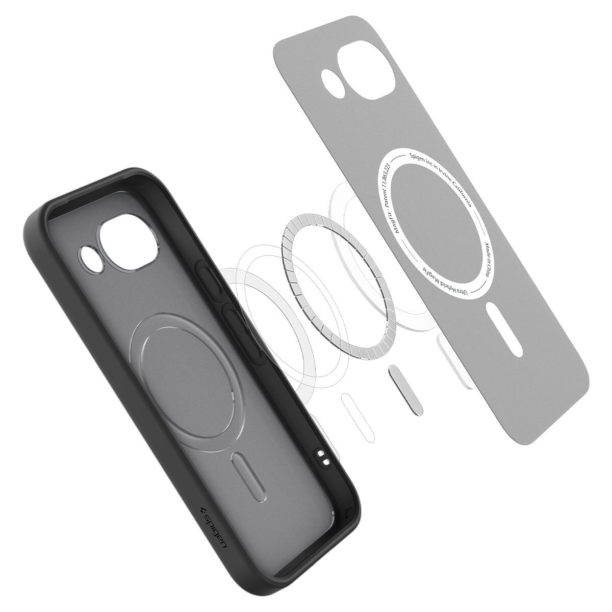 Obraz przedstawia etui na telefon w kolorze czarnym z przezroczystym tyłem, z widocznym okrągłym wzorem na środku. Obok etui znajduje się schematyczny rysunek pokazujący warstwy i elementy konstrukcyjne etui, z tekstem \'Spigen Inc. in Irvine, California\'.