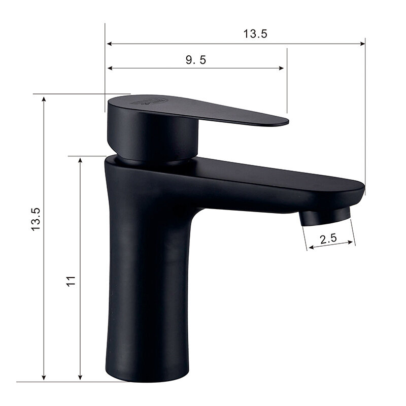 Czarna bateria umywalkowa o nowoczesnym designie z widocznymi wymiarami: wysokość 13.5 cm, długość 13.5 cm, długość wylewki 9.5 cm, średnica wylewki 2.5 cm. Na górze baterii widoczne jest logo producenta.