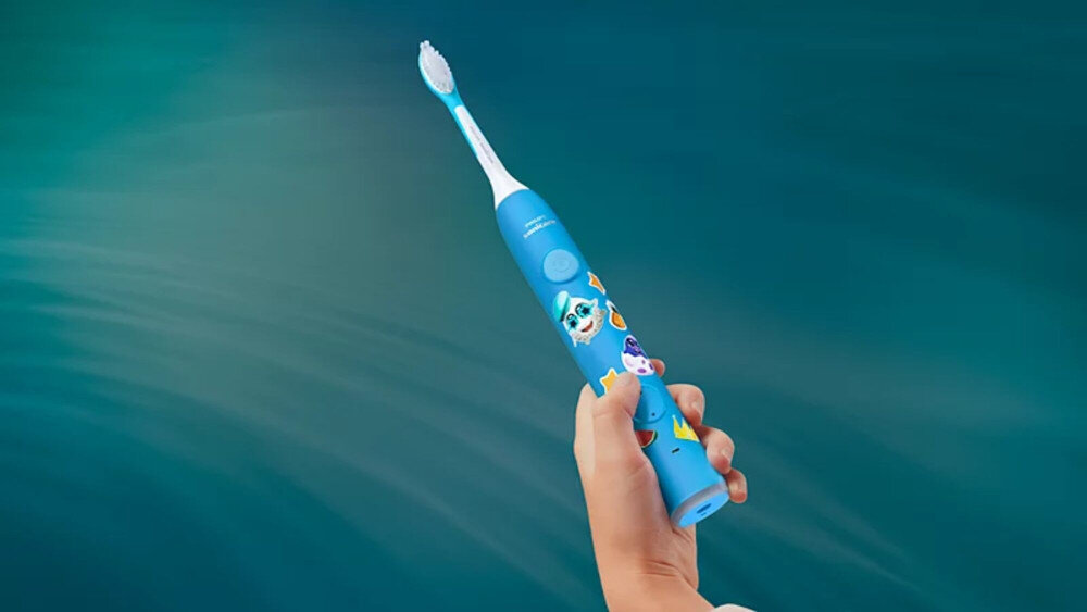 Szczoteczka soniczna PHILIPS Sonicare for Kids Smart HX6600/42 Niebieski zdjęcie lifestyle dwa tryby pracy Delikatny Duża Delikatność