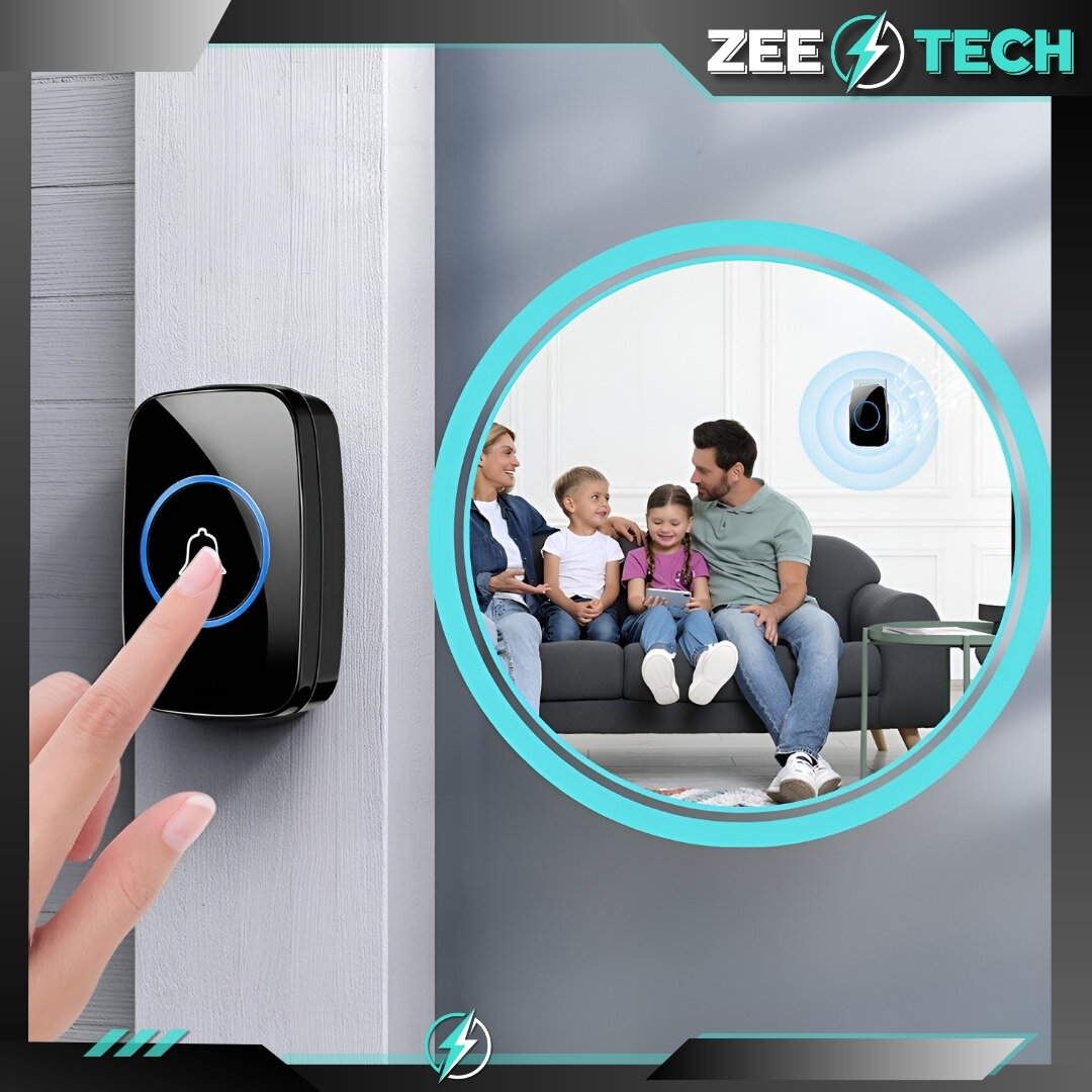 Na obrazie widoczny jest czarny, bezprzewodowy dzwonek do drzwi z niebieskim podświetleniem, montowany na ścianie. W tle znajduje się logo \'ZEE TECH\' oraz zdjęcie rodziny siedzącej na kanapie.