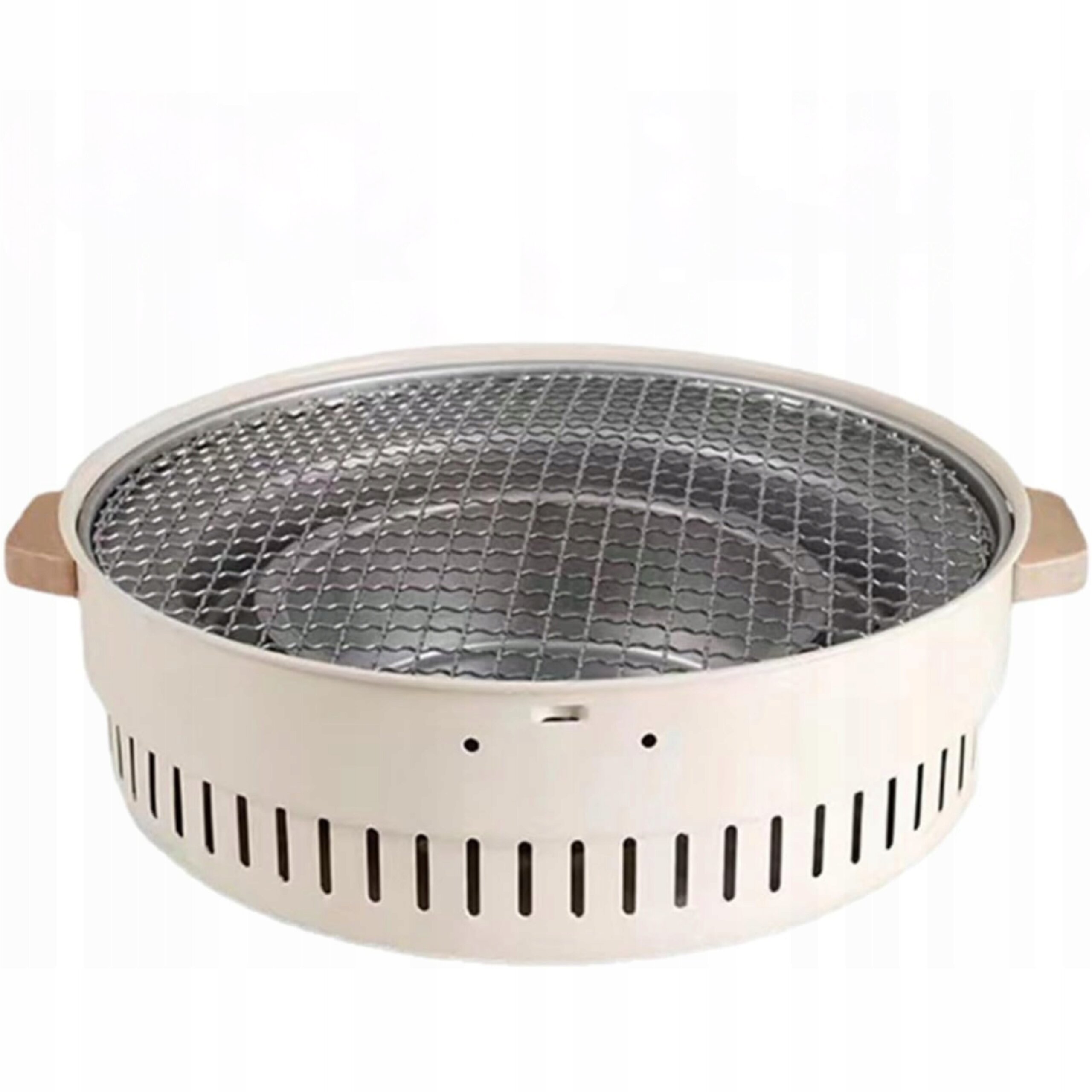 Okrągły przenośny grill turystyczny z metalową kratką na górze i otworami wentylacyjnymi na bokach. Posiada drewniane uchwyty po bokach.