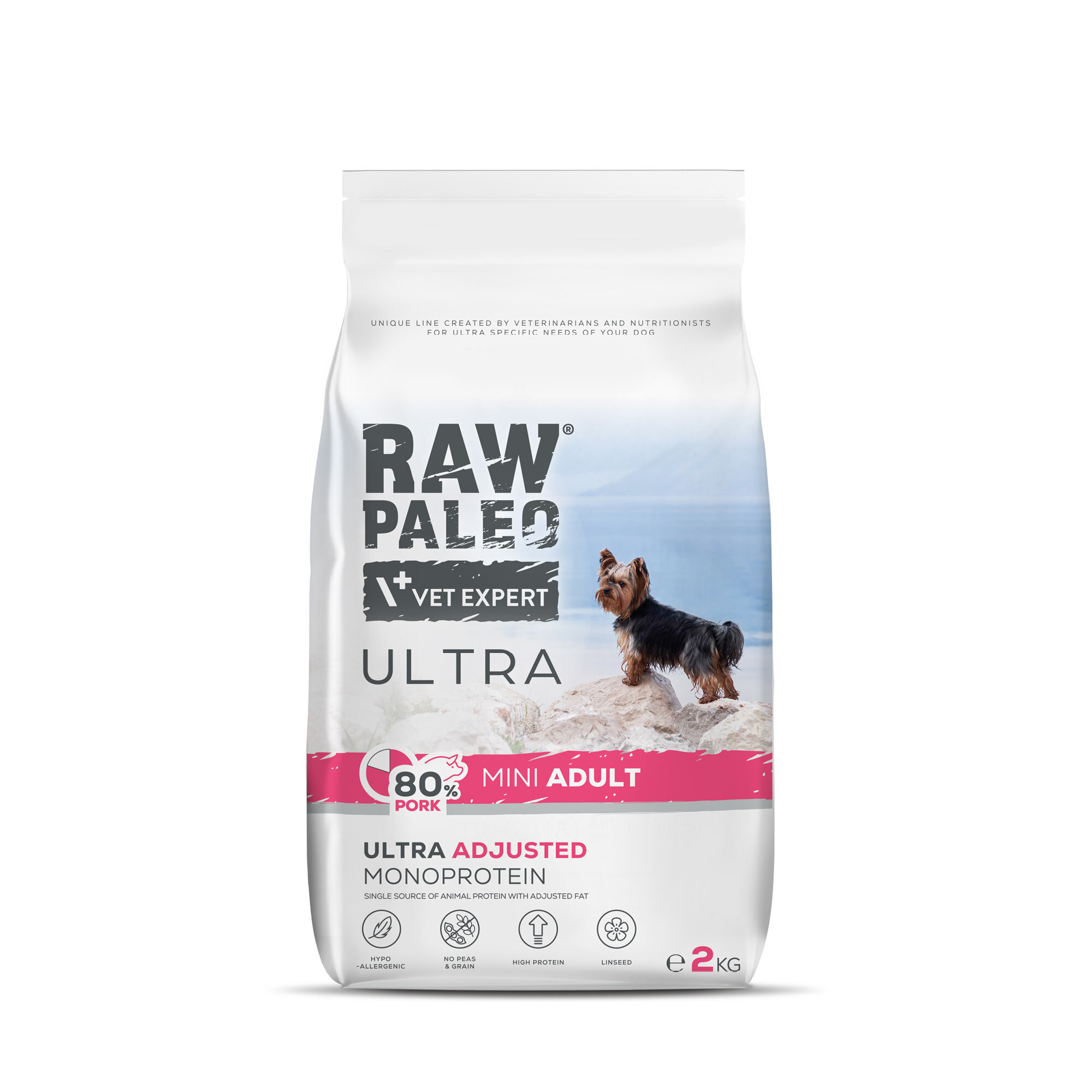 Opakowanie suchej karmy dla psów z napisem \'RAW PALEO VET EXPERT ULTRA\'. Widoczny jest mały pies na tle nieba oraz informacje o produkcie, takie jak \'80% PORK\', \'MINI ADULT\', \'ULTRA ADJUSTED MONOPROTEIN\' i \'2 KG\'.