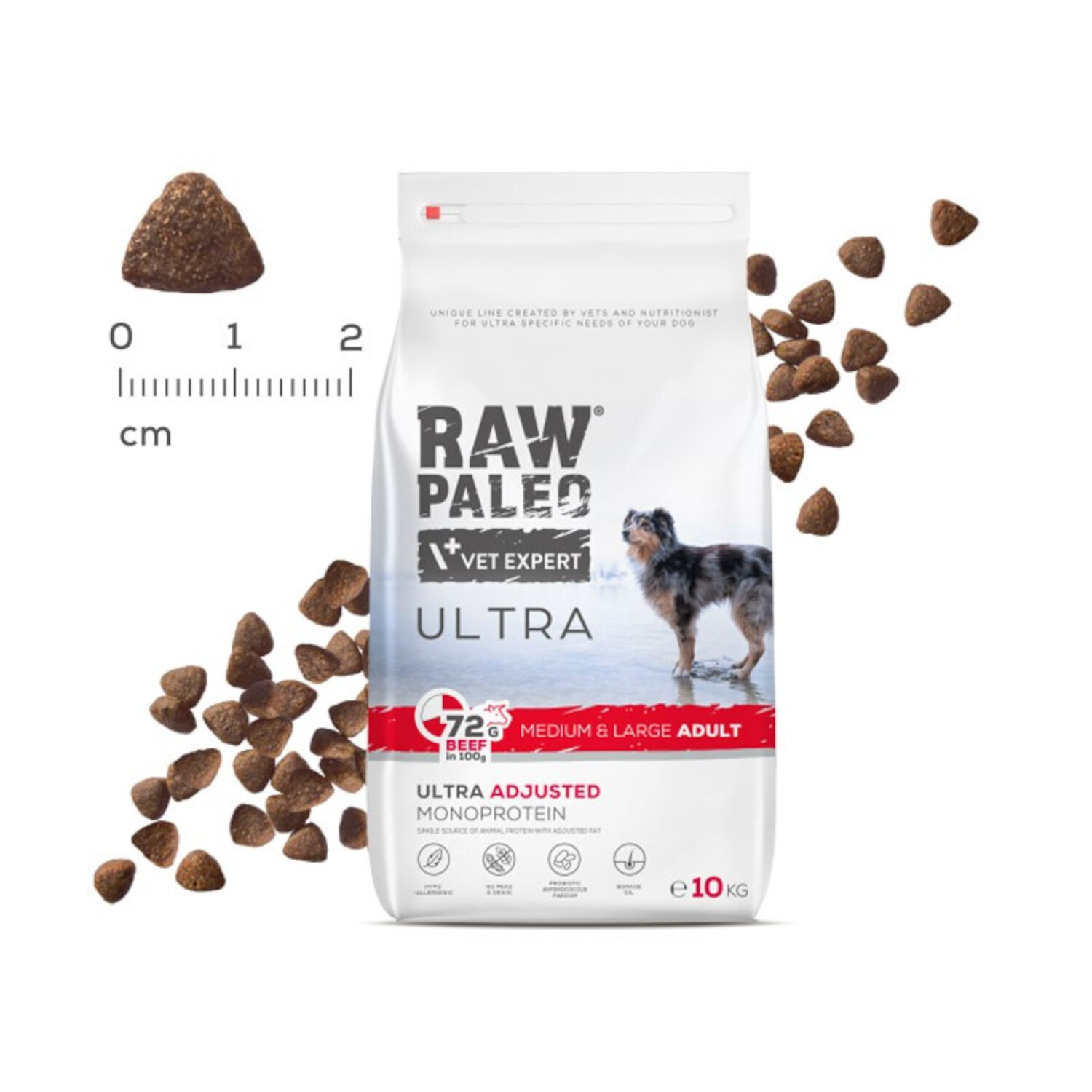 Na obrazie widoczna jest torba z karmą dla psów z napisem \'RAW PALEO VET EXPERT ULTRA\'. Obok torby znajdują się granulki karmy oraz miarka pokazująca ich wielkość w centymetrach.