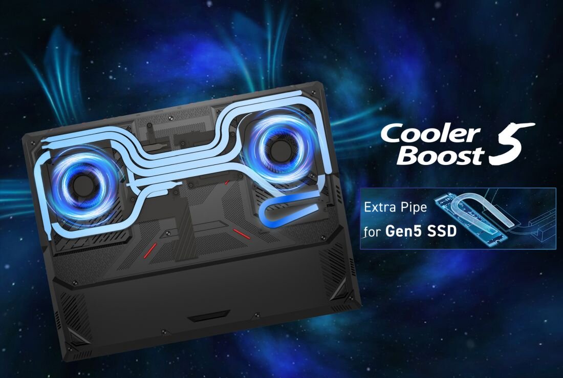 Obraz przedstawia system chłodzenia laptopa z dwoma wentylatorami i rurkami cieplnymi na tle kosmicznej grafiki. Widoczny jest tekst: \'Cooler Boost 5\' oraz \'Extra Pipe for Gen5 SSD\'.