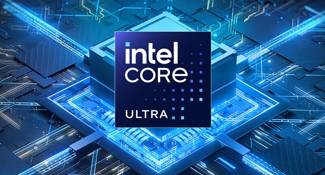 Obraz przedstawia logo \'intel CORE ULTRA\' na tle stylizowanego układu scalonego z niebieskimi i białymi elementami świetlnymi.