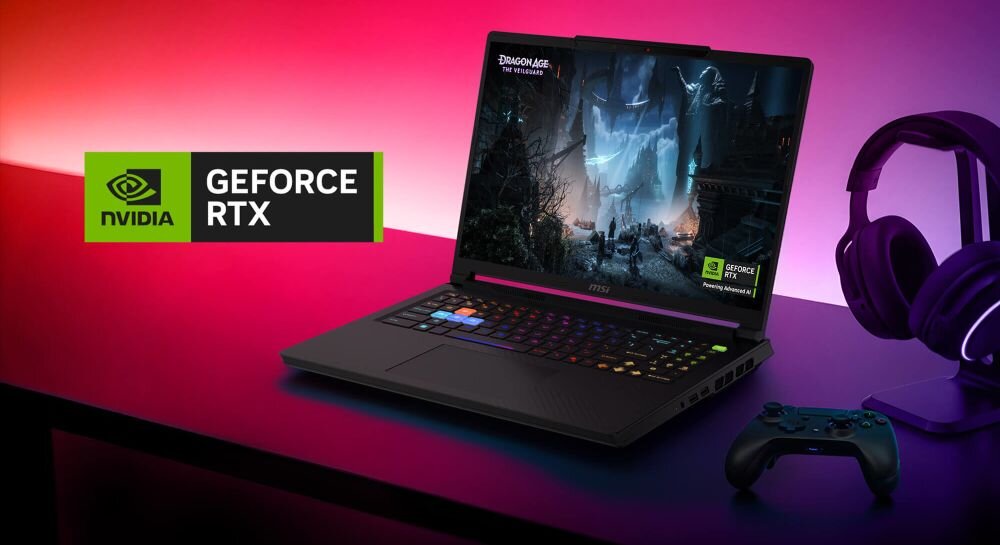 Na obrazie znajduje się laptop z podświetlaną klawiaturą, na ekranie widoczna jest gra \'Dragon Age: The Warden\'. Obok laptopa znajduje się kontroler do gier i słuchawki, a w lewym górnym rogu widnieje logo \'NVIDIA GEFORCE RTX\'.