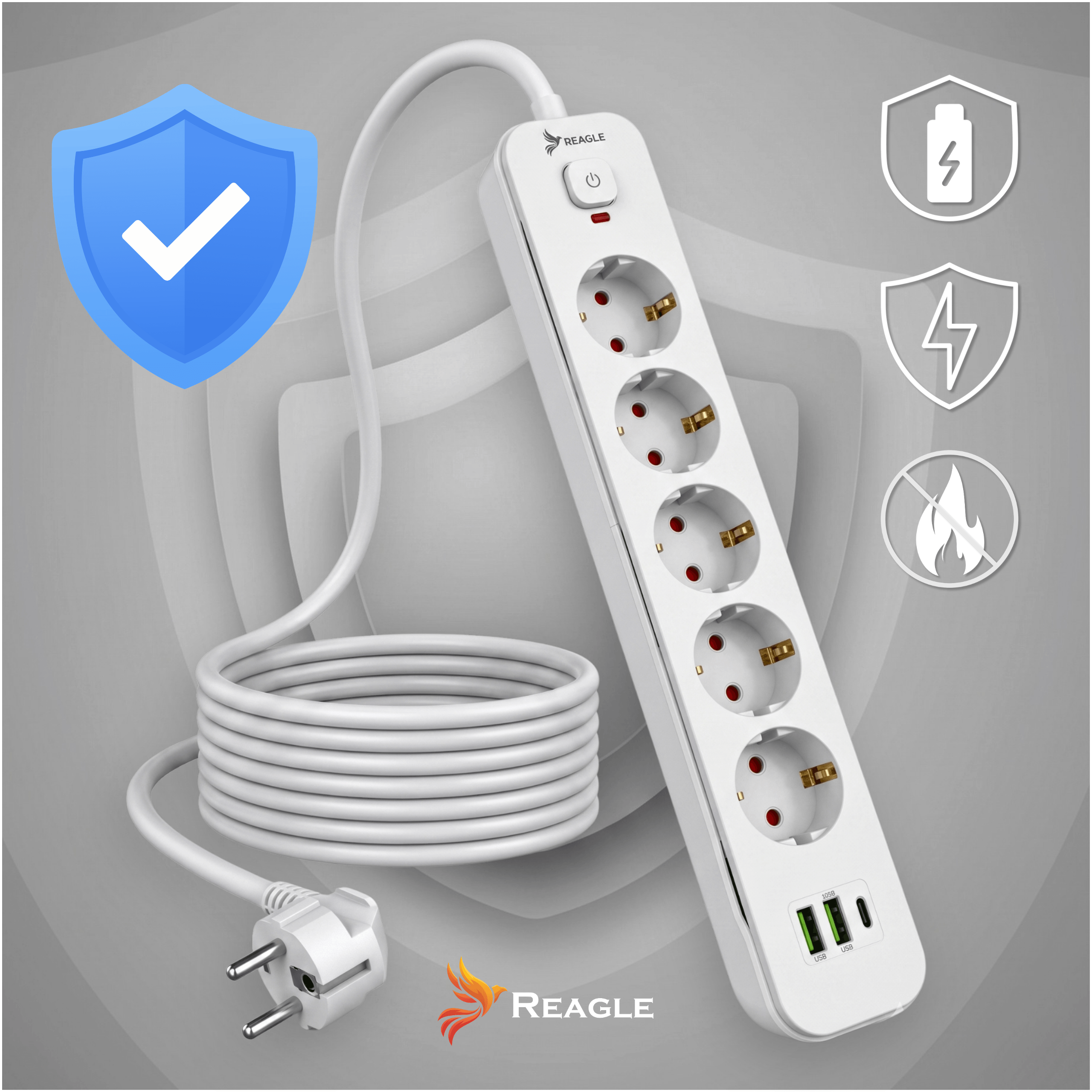 Biała listwa zasilająca z pięcioma gniazdami, dwoma portami USB-A i jednym USB-C, z logo Reagle. Obok listwy widoczne są ikony symbolizujące ochronę przed przepięciami, oszczędność energii i odporność na ogień.