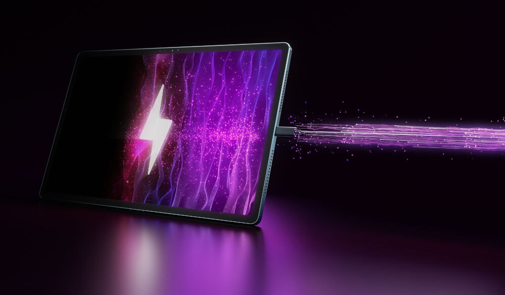 Tablet z wyświetlaczem pokazującym fioletowe wzory i biały symbol błyskawicy, z którego wychodzą linie przypominające strumień energii.