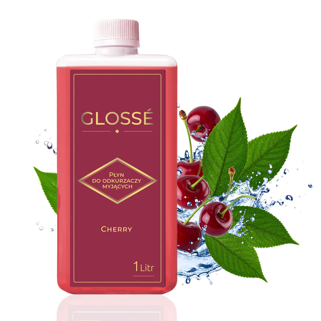 Butelka z czerwonym płynem oznaczona etykietą \'GLOSSÉ Płyn do Odkurzaczy Myjących Cherry 1 Litr\'. W tle widoczne są wiśnie, zielone liście i krople wody.