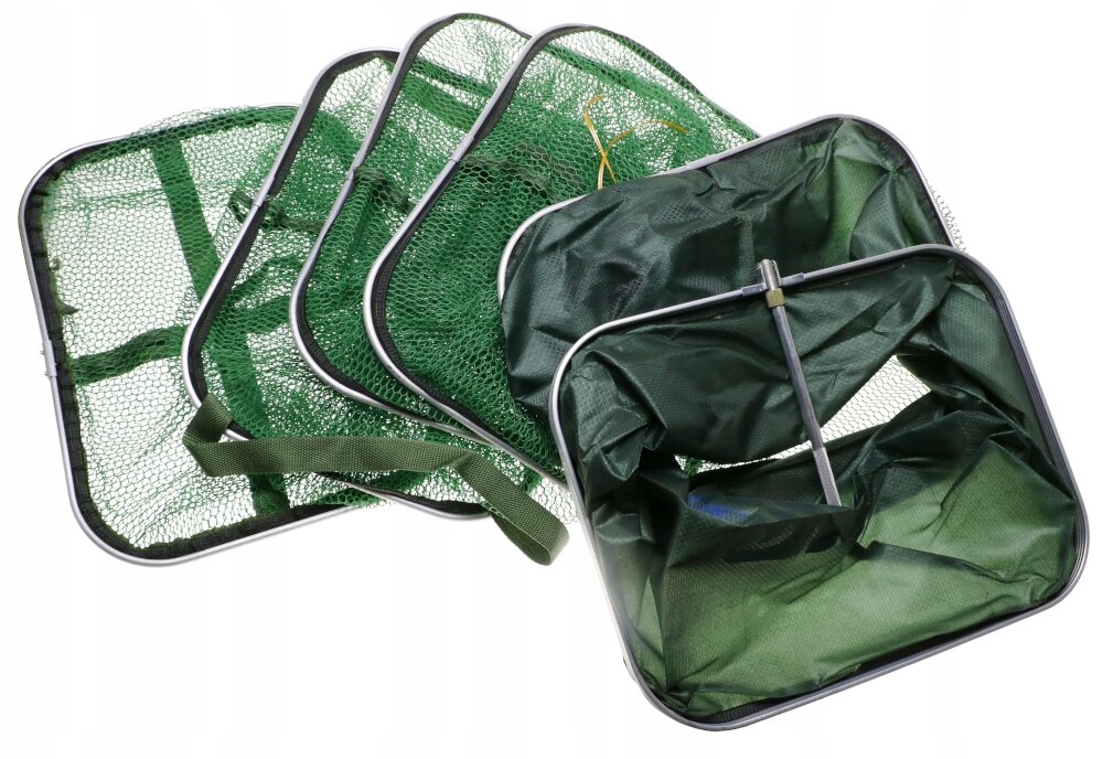 Na obrazie widoczna jest zielona siatka wędkarska z sześcioma metalowymi obręczami. Siatka ma prostokątny kształt i jest wykonana z materiału przypominającego nylon.