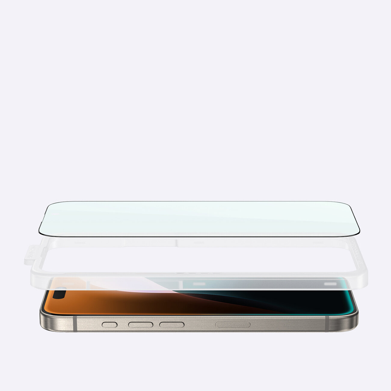 Obraz przedstawia szkło hartowane unoszące się nad smartfonem, ukazując jego przezroczystość i dopasowanie do ekranu. Smartfon ma metaliczną ramkę i widoczne przyciski boczne.