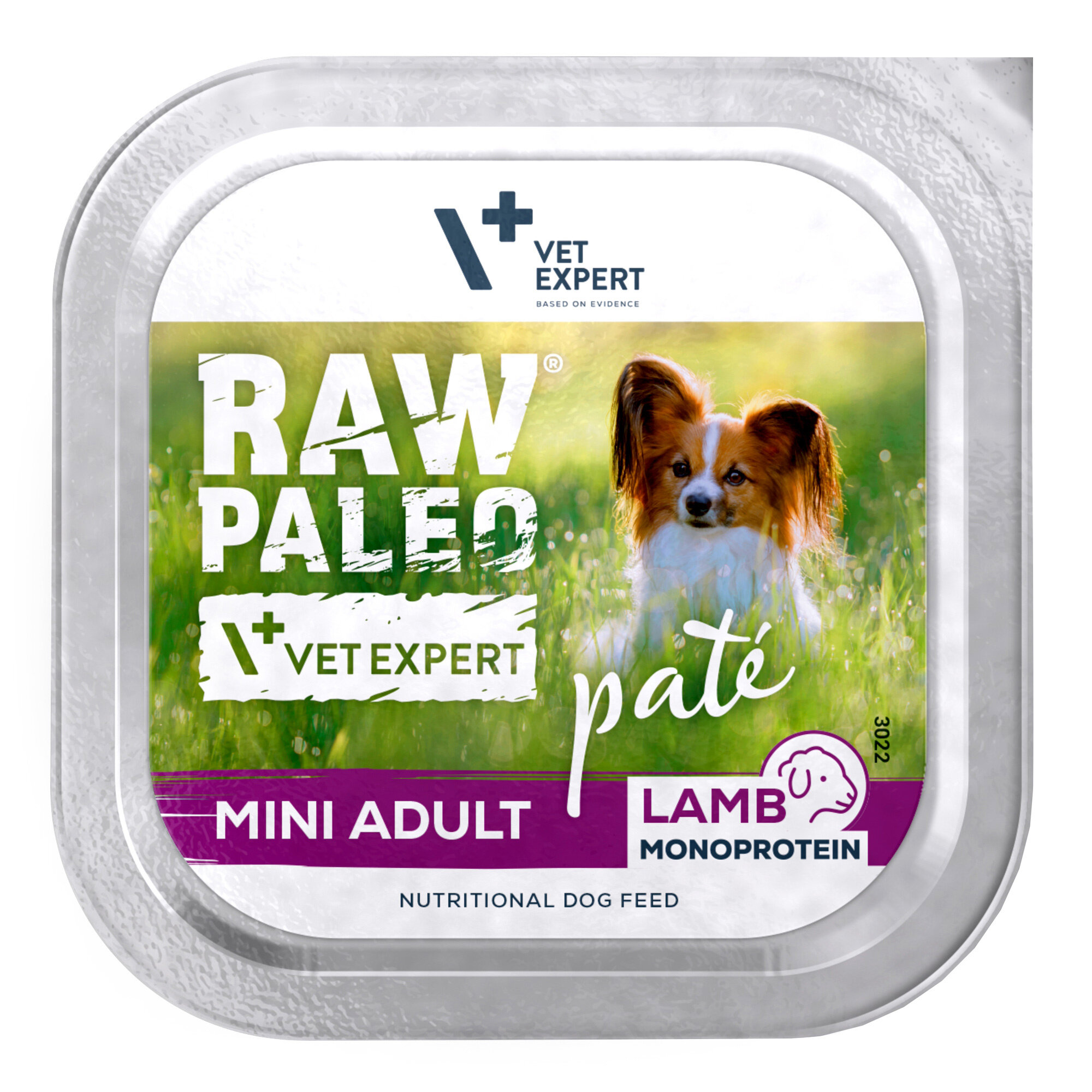Opakowanie mokrej karmy dla psów z napisem \'RAW PALEO\', \'VET EXPERT\', \'pate\', \'MINI ADULT\', \'LAMB MONOPROTEIN\'. Widoczny jest obrazek psa na tle zielonej trawy.