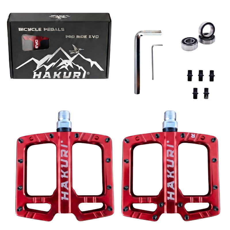 Na obrazie widoczne są czerwone pedały rowerowe z napisem \'HAKURI\', zestaw śrub, klucz imbusowy oraz łożyska. W tle znajduje się pudełko z napisem \'BICYCLE PEDALS PRO RIDE EVO HAKURI\'.