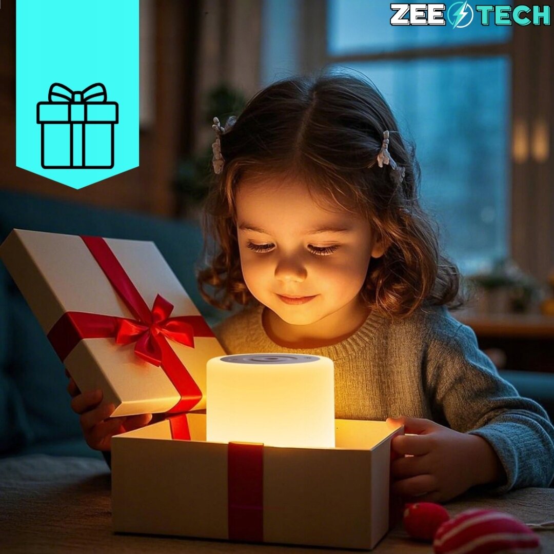 Dziecko otwiera pudełko z lampką nocną, która emituje ciepłe światło. W rogu widoczne jest logo \'ZEETECH\'.