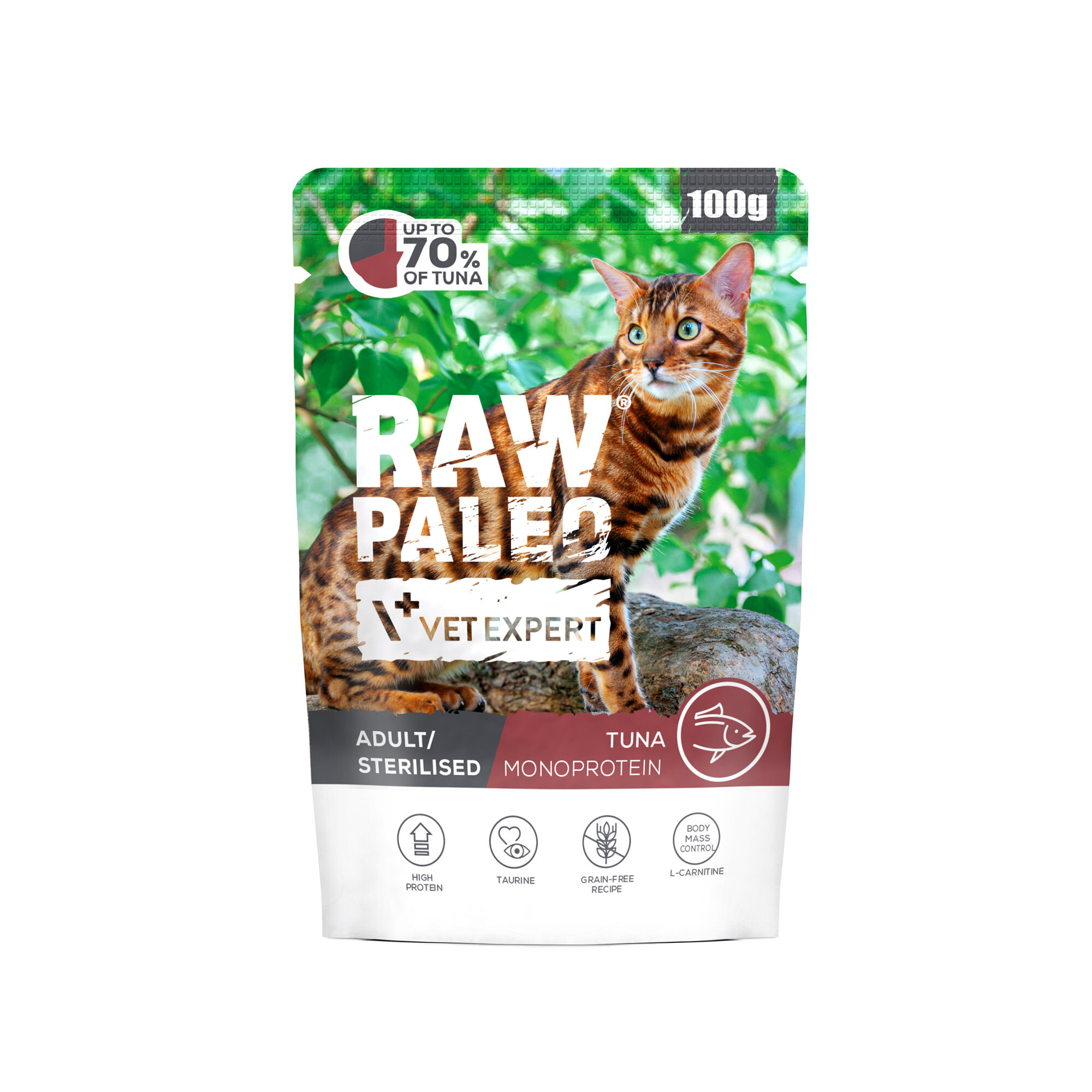 Opakowanie mokrej karmy dla kotów z napisem \'RAW PALEO VET EXPERT\' oraz zdjęciem kota na tle zieleni. Widoczne informacje to \'ADULT/STERILISED\', \'TUNA MONOPROTEIN\', \'100g\' oraz ikony wskazujące na wysoką zawartość białka, taurynę, recepturę bez zbóż i kontrolę masy ciała.