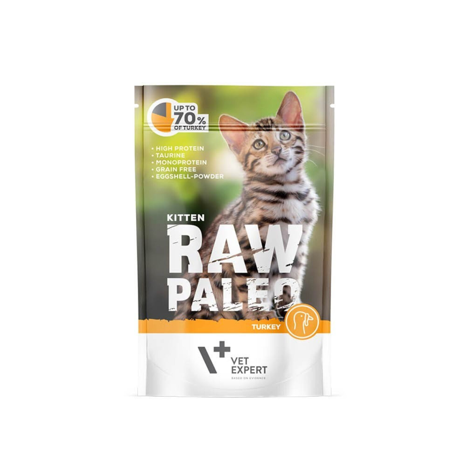 Opakowanie mokrej karmy dla kociąt z wizerunkiem kota i napisami: \'UP TO 70% OF TURKEY\', \'HIGH PROTEIN\', \'TAURINE\', \'MONOPROTEIN\', \'GRAIN FREE\', \'EGGSHELL-POWDER\', \'KITTEN RAW PALEO TURKEY\'. Logo \'VET EXPERT\' znajduje się na dole opakowania.